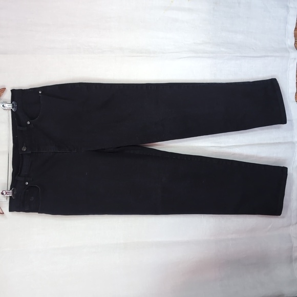 Gloria Vanderbilt Amanda Black Denim Straight Leg Midrise Jean Size 14 - Picture 1 of 5